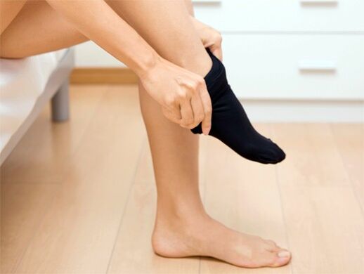 pulire i calzini quando si trattano i funghi sulla pelle dei piedi