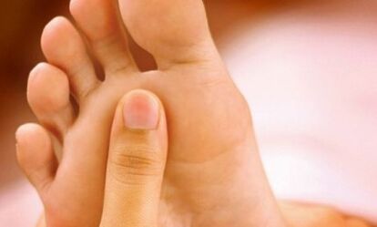 Come trattare il fungo delle unghie sulle gambe con la casa matura